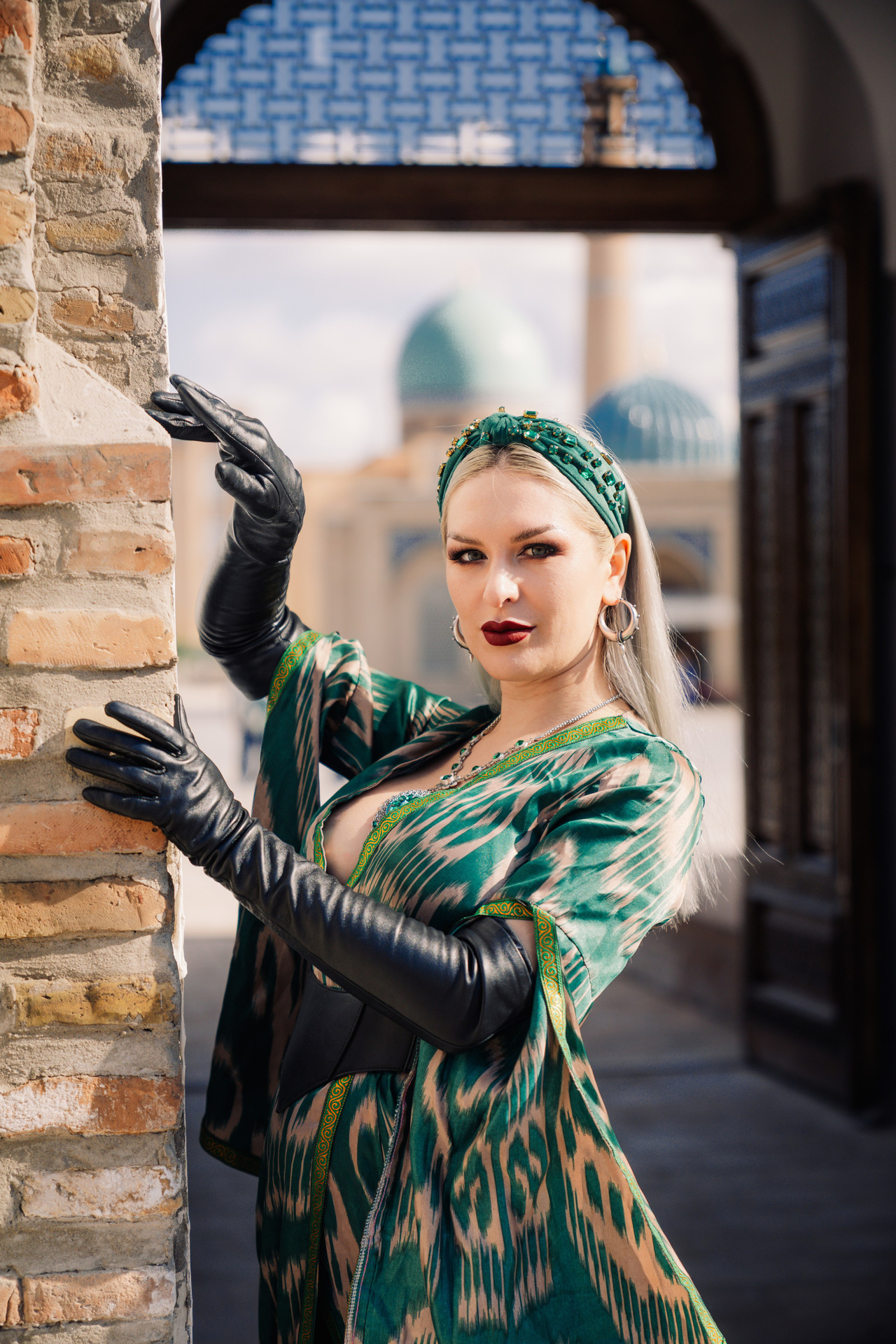 Samarkand portrait session in traditional dress